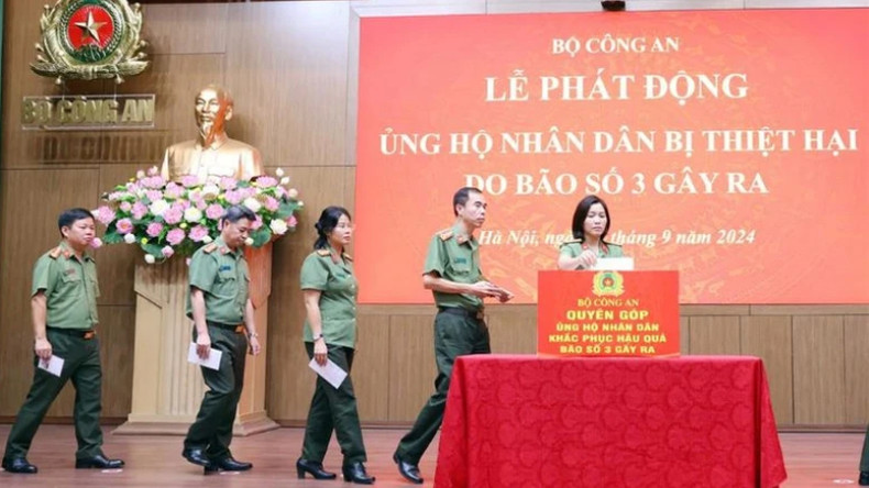 Церемония начала сбора средств для поддержки людей, пострадавших от тайфуна №3.