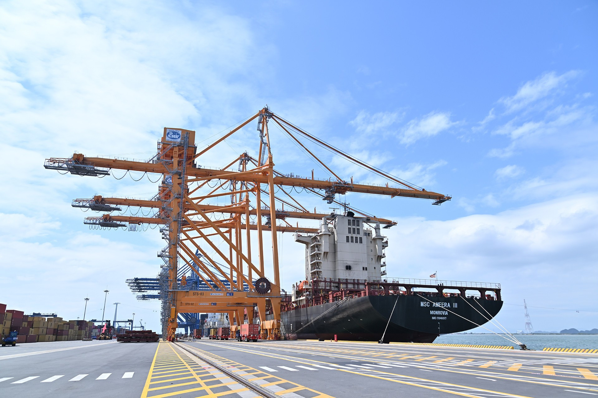 Международные контейнерные терминалы №3 и №4 Латьхуен в порту Хайфон.