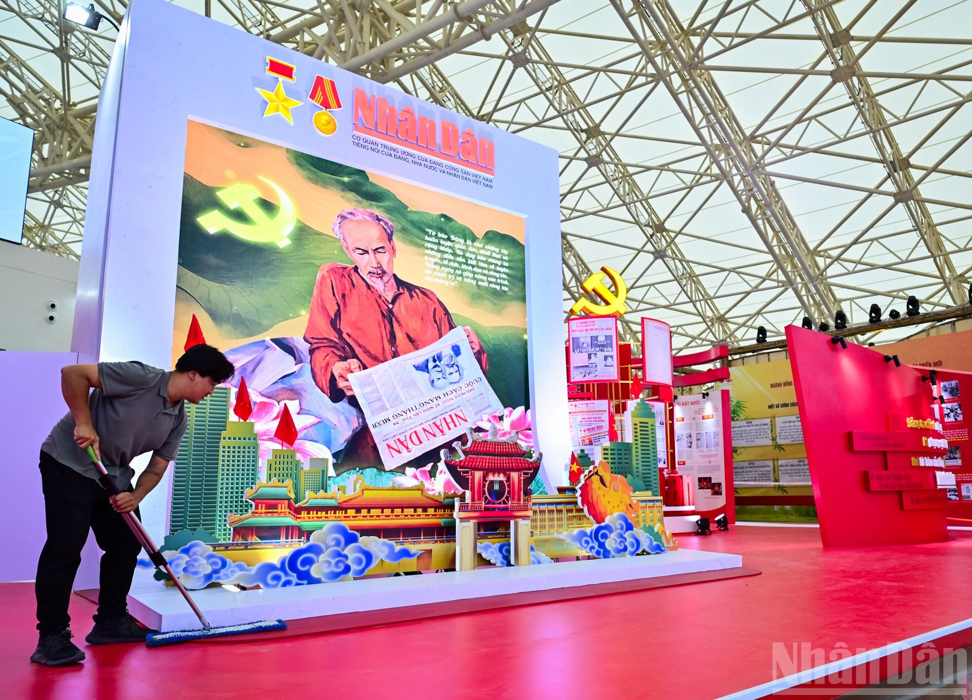 Экспозиция газеты «Нянзан» площадью около 300 кв. м уже полностью завершена. image7.jpg