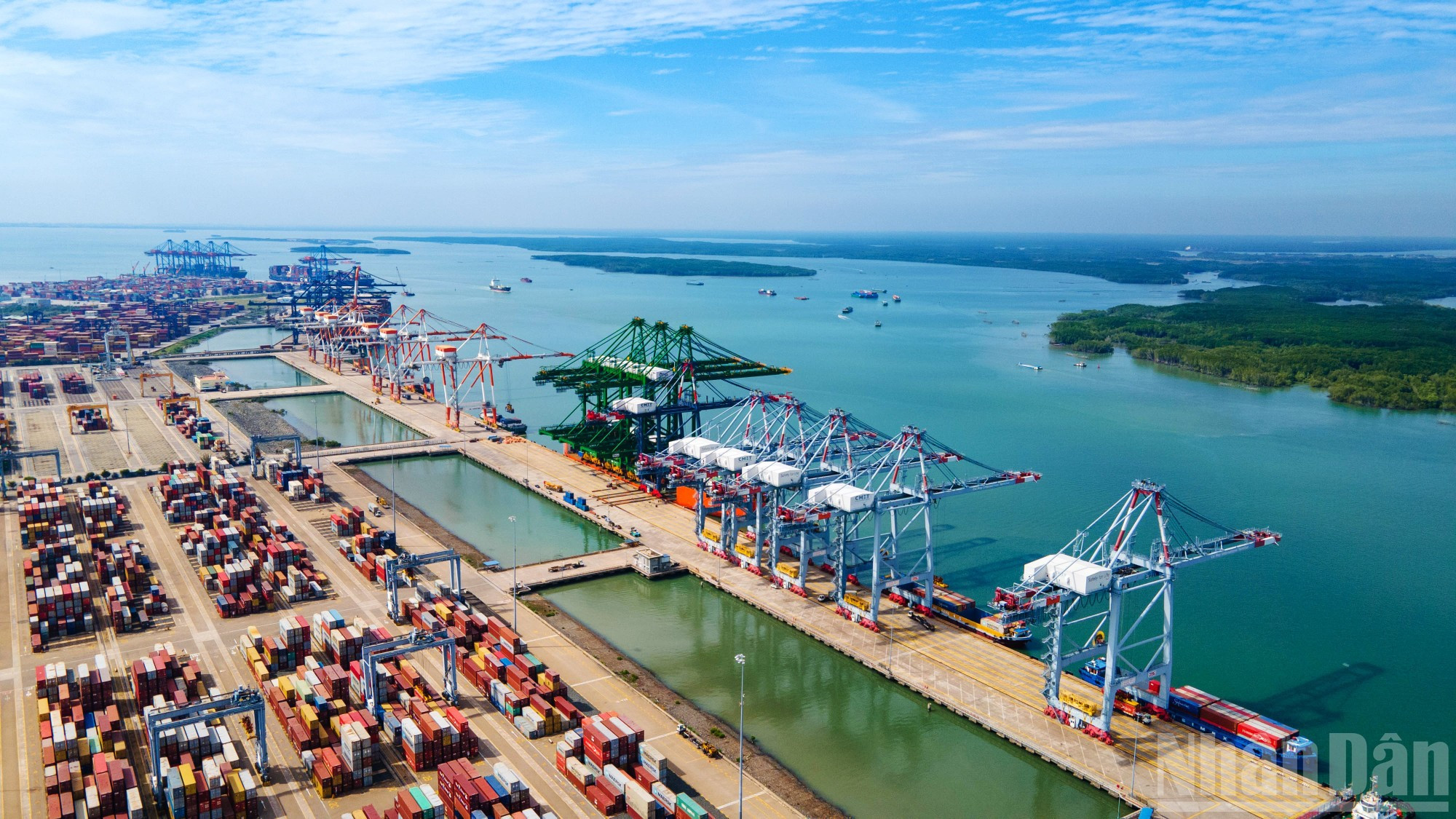 Международный порт Каймеп-Тхивай.