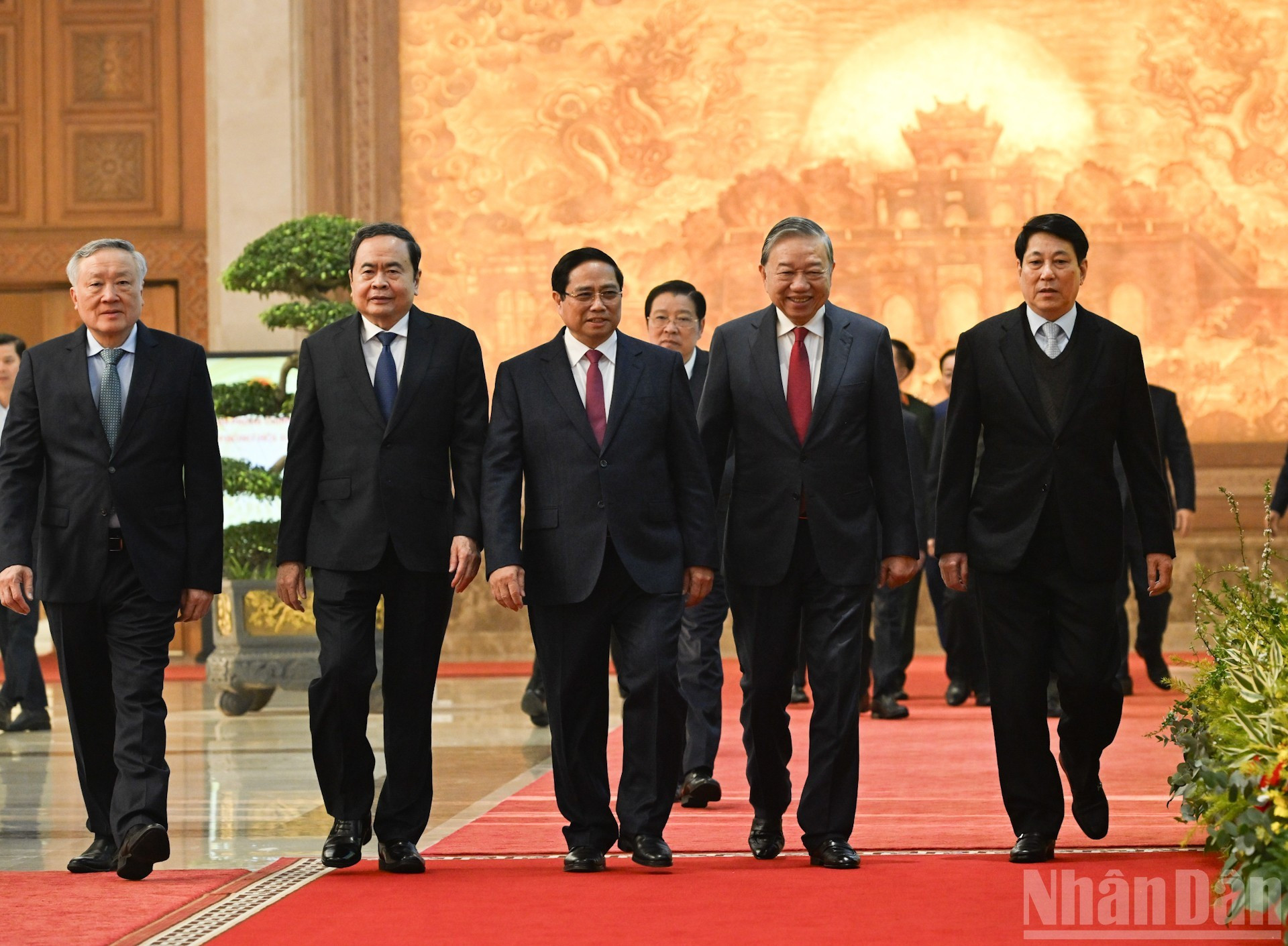 Генеральный секретарь ЦК КПВ То Лам, Премьер-министр Фам Минь Тьинь, Президент Лыонг Кыонг, Председатель Национального собрания Чан Тхань Ман на конференции.