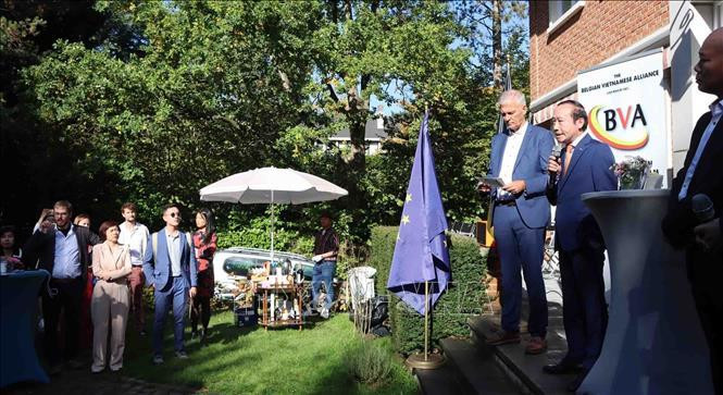 Посол Вьетнама в Бельгии выступает на мероприятии «Meet & Greet». Фото: VNA Посол Вьетнама в Бельгии выступает на мероприятии «Meet & Greet». Фото: VNA