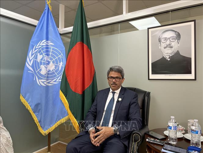 Постоянный Замминистра иностранных дел Бангладеш Шахрияр Алам. Фото: VNA Постоянный Замминистра иностранных дел Бангладеш Шахрияр Алам. Фото: VNA