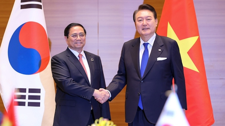 Премьер-министр Фам Минь Тьинь и Президент Южной Кореи Юн Сок Ель. Фото: VGP Премьер-министр Фам Минь Тьинь и Президент Южной Кореи Юн Сок Ель. Фото: VGP