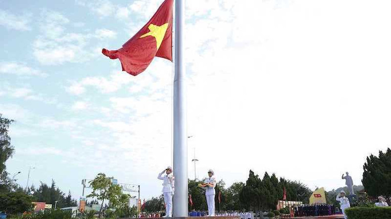 Церемония поднятия флага на острове Кото. Церемония поднятия флага на острове Кото.