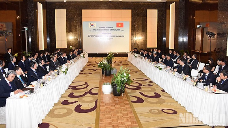 Общий вид круглого стола. Фото: Чан Хай Общий вид круглого стола. Фото: Чан Хай