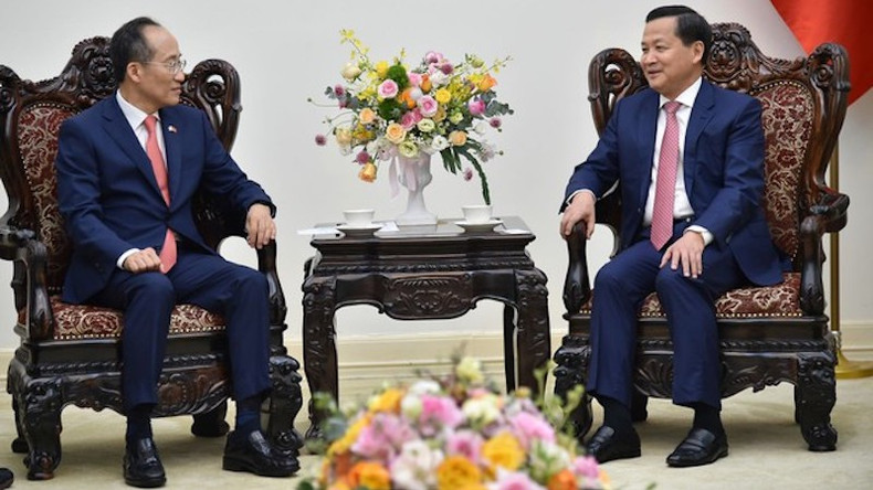 Вице-премьер Ле Минь Кхай и Вице-премьер, Министр экономики и финансов Республики Корея Чу Гён Хо. Фото: VGP Вице-премьер Ле Минь Кхай и Вице-премьер, Министр экономики и финансов Республики Корея Чу Гён Хо. Фото: VGP