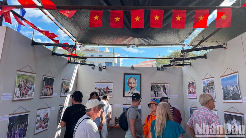 Вьетнамский стенд на фестивале. Вьетнамский стенд на фестивале.