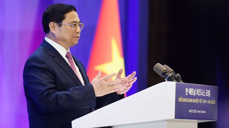 Премьер-министр Фам Минь Тьинь выступает на бизнес-форуме Вьетнам-Республика Корея. Фото: Чан Хай Премьер-министр Фам Минь Тьинь выступает на бизнес-форуме Вьетнам-Республика Корея. Фото: Чан Хай