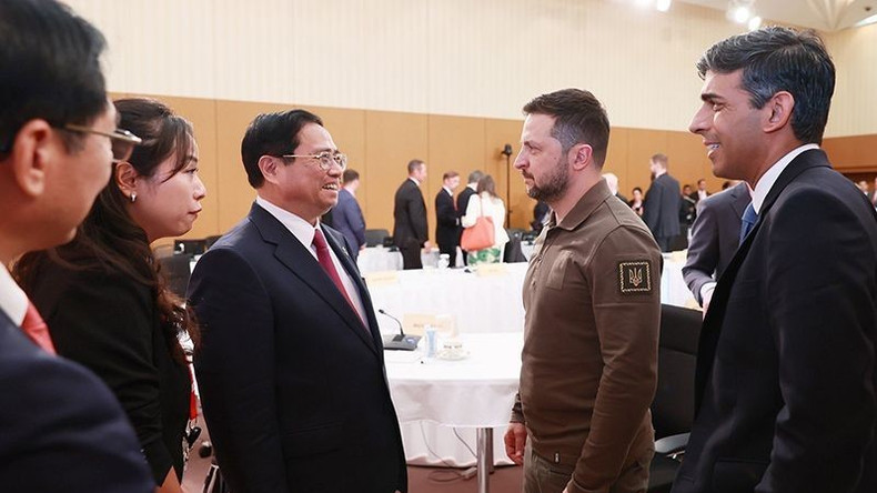 Премьер-министр Фам Минь Тьинь встречается с Президентом Украины Владимиром Зеленским. Фото: Зыонг Жанг Премьер-министр Фам Минь Тьинь встречается с Президентом Украины Владимиром Зеленским. Фото: Зыонг Жанг