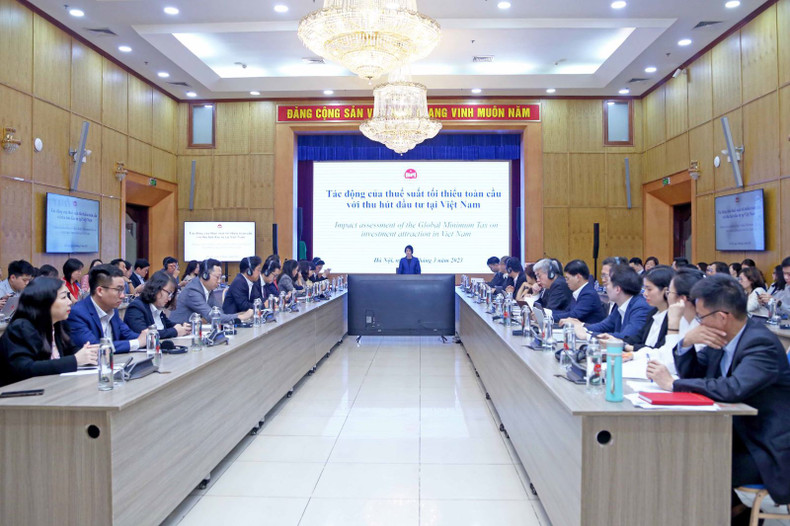Общий вид семинар по оценке влияния глобального минимального налога на привлечение потоков иностранных инвестиций во Вьетнам. Фото: mpi.gov.vn Общий вид семинар по оценке влияния глобального минимального налога на привлечение потоков иностранных инвестиций во Вьетнам. Фото: mpi.gov.vn