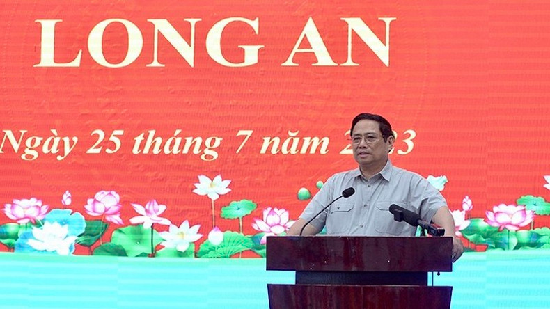 Премьер-министр Фам Минь Тьинь выступает на рабочей встрече. Премьер-министр Фам Минь Тьинь выступает на рабочей встрече.