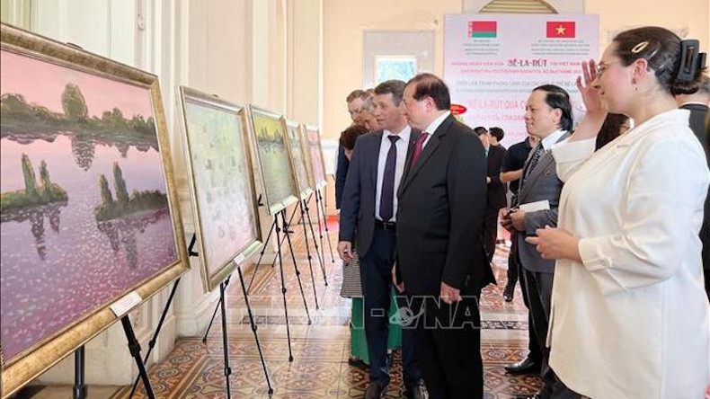 Выставка «Беларусь глазами художника». Фото: ВИА Выставка «Беларусь глазами художника». Фото: ВИА