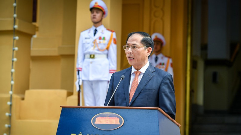 Глава МИД Вьетнама Буй Тхань Шон выступает на церемонии. Фото: Тхань Дат Глава МИД Вьетнама Буй Тхань Шон выступает на церемонии. Фото: Тхань Дат