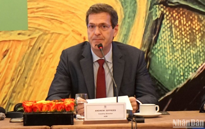 Директор АБР во Вьетнаме Эндрю Джеффрис. Фото: Чунг Хынг