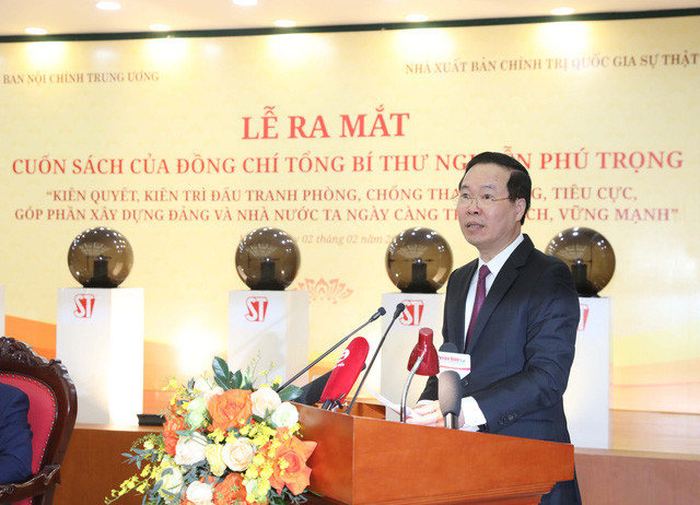 Товарищ Во Ван Тхыонг выступает на церемонии. Фото: ВИА