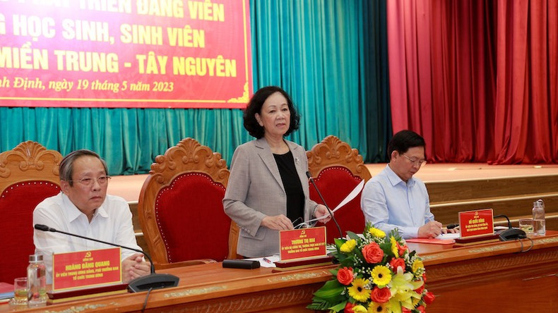 Товарищ Чыонг Тхи Май выступает на семинаре. Фото: doanthanhnien.vn Товарищ Чыонг Тхи Май выступает на семинаре. Фото: doanthanhnien.vn