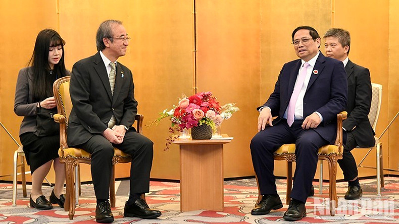 Премьер-министр Фам Минь Тьинь и губернатор префектуры Ниигата Ханадзуми Хидэё. Фото: Тхань Жанг Премьер-министр Фам Минь Тьинь и губернатор префектуры Ниигата Ханадзуми Хидэё. Фото: Тхань Жанг