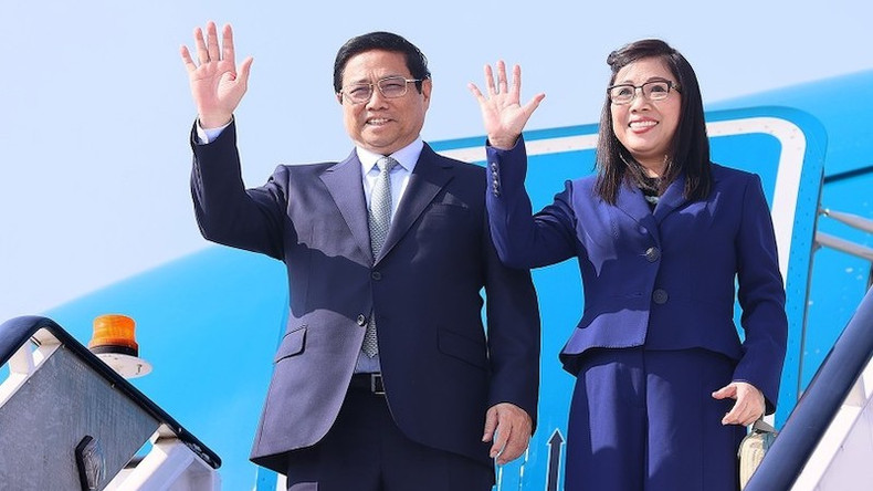 Премьер-министр Фам Минь Тьинь с супругой завершил деловую поездку в ОАЭ. Фото: ВИА Премьер-министр Фам Минь Тьинь с супругой завершил деловую поездку в ОАЭ. Фото: ВИА