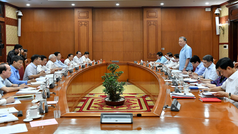 Общий вид заседания. Фото: Данг Кхоа Общий вид заседания. Фото: Данг Кхоа