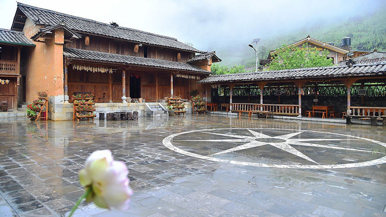 Традиционный дом в деревня культуры и общественного туризма народности Хмонг в уезде Меовак провинции Хажанг. Фото: Ми Ха Традиционный дом в деревня культуры и общественного туризма народности Хмонг в уезде Меовак провинции Хажанг. Фото: Ми Ха