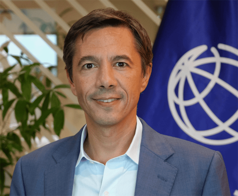 Г-на Андреа Коппола, старший экономист ВБ, руководитель программы ВБ по справедливому росту, финансам и институтам во Вьетнаме, Лаосе и Камбодже. Фото: ВБ Г-на Андреа Коппола, старший экономист ВБ, руководитель программы ВБ по справедливому росту, финансам и институтам во Вьетнаме, Лаосе и Камбодже. Фото: ВБ