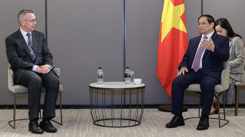 Премьер-министр Фам Минь Тьинь и ректор Университета Вайкато Нил Куигли. Фото: ВИА Премьер-министр Фам Минь Тьинь и ректор Университета Вайкато Нил Куигли. Фото: ВИА