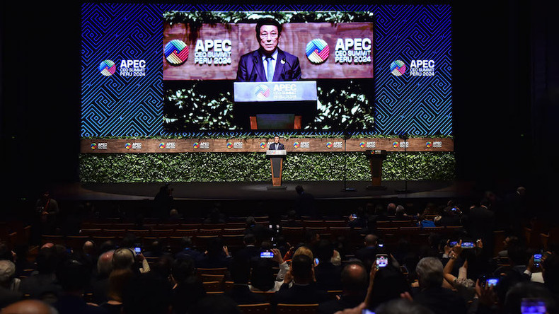 Президент Лыонг Кыонг выступает на мероприятии. Президент Лыонг Кыонг выступает на мероприятии.