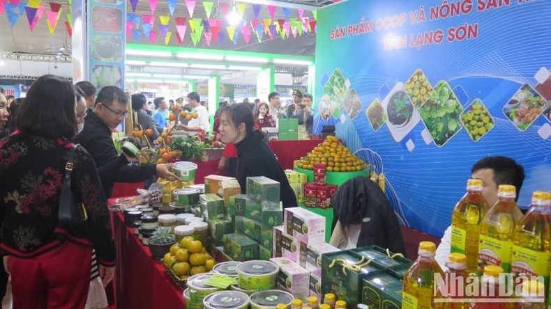 На ярмарке представлены продукты, характерные для провинции Лангшон. На ярмарке представлены продукты, характерные для провинции Лангшон.