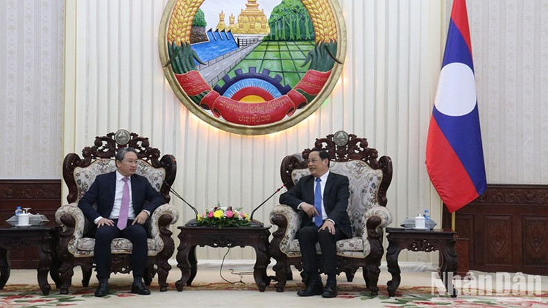 Министр Нгуен Хай Нинь и Премьер-министр Лаоса Сонексай Сипхандон. Фото: Хай Тиен Министр Нгуен Хай Нинь и Премьер-министр Лаоса Сонексай Сипхандон. Фото: Хай Тиен