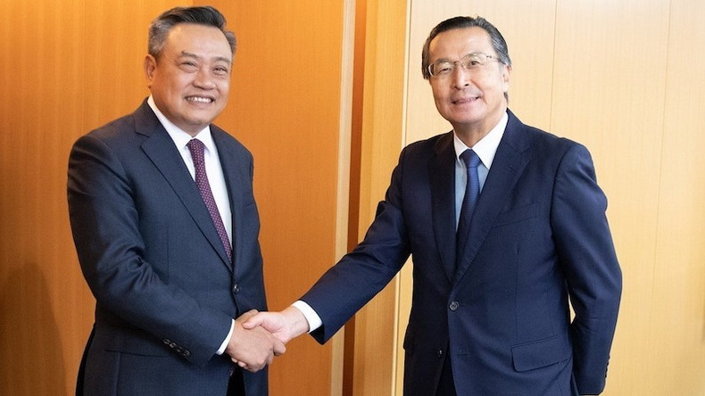 Председатель Народного комитета Ханоя Чан Ши Тхань и Председатель JETRO Исигуро Норихико. Фото: ВИА