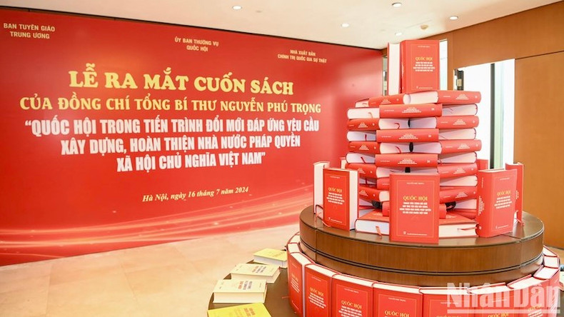 В книгу вошли 95 статей, выступлений и интервью Генерального секретаря ЦК КПВ Нгуен Фу Чонга. В книгу вошли 95 статей, выступлений и интервью Генерального секретаря ЦК КПВ Нгуен Фу Чонга.