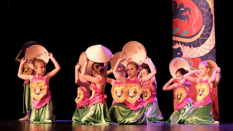 «Тэт Тханглонг» – возможность познакомить французскую общественность с уникальными особенностями вьетнамской культуры. «Тэт Тханглонг» – возможность познакомить французскую общественность с уникальными особенностями вьетнамской культуры.