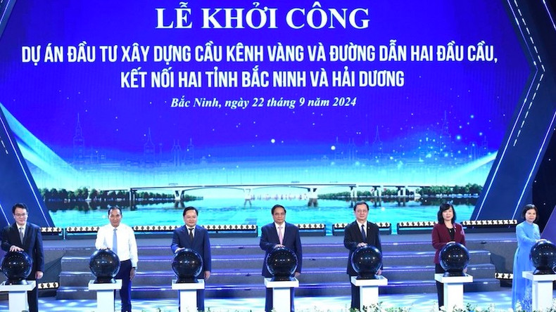 Церемония закладки фундамента инвестиционного проекта по строительству моста Кеньванг. Фото: Чан Хай Церемония закладки фундамента инвестиционного проекта по строительству моста Кеньванг. Фото: Чан Хай