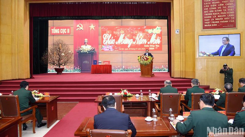 Премьер-министр Фам Минь Тьинь выступает на встрече. Фото: Чан Хай Премьер-министр Фам Минь Тьинь выступает на встрече. Фото: Чан Хай