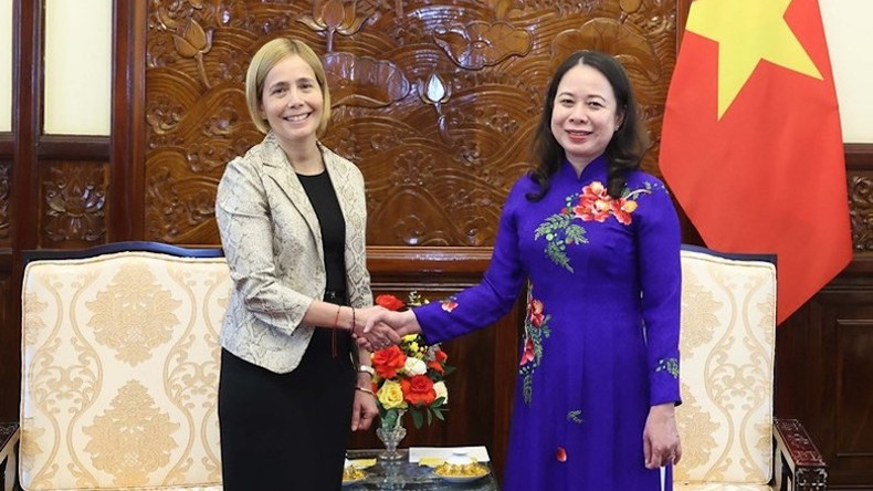 И.о. Президента Во Тхи Ань Суан и Посол Перу Патрисия Иоланда Раес Портокарреро. Фото: ВИА И.о. Президента Во Тхи Ань Суан и Посол Перу Патрисия Иоланда Раес Портокарреро. Фото: ВИА