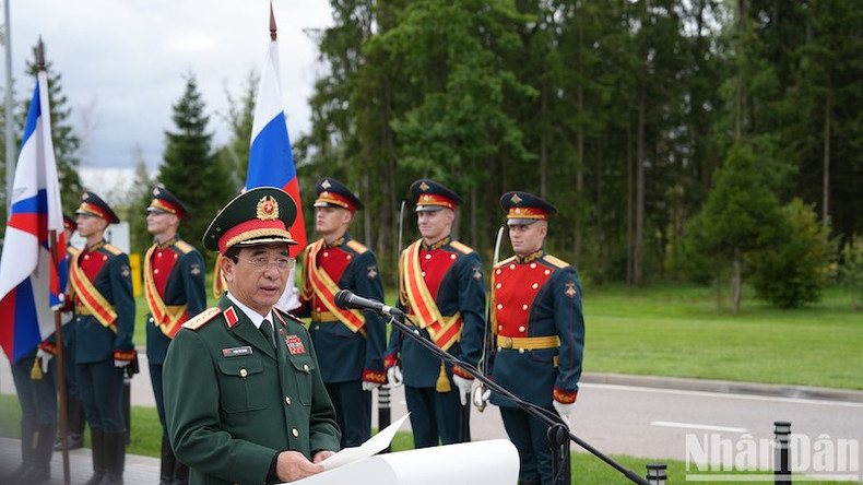 Генерал армии Фан Ван Жанг выступает на церемонии. Фото: Суан Хынг Генерал армии Фан Ван Жанг выступает на церемонии. Фото: Суан Хынг