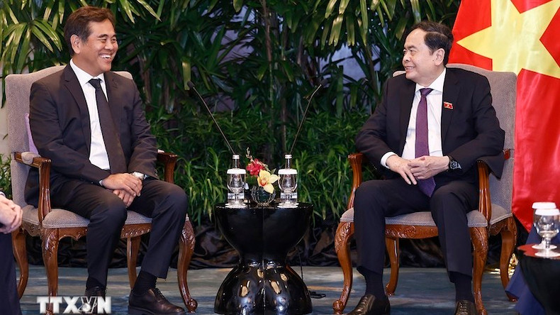 Председатель НС Чан Тхань Ман и Председатель инвестиционного фонда «CMIA Capital Partners» Ли Чун Мин. Фото: ВИА Председатель НС Чан Тхань Ман и Председатель инвестиционного фонда «CMIA Capital Partners» Ли Чун Мин. Фото: ВИА