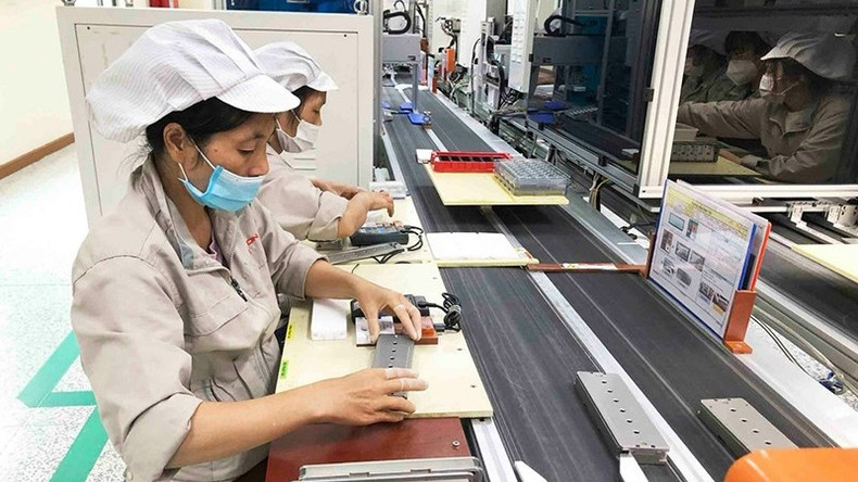 Сборка электронных компонентов на заводе ООО Bujeon Viet Nam Electronics в провинции Бакнинь. Фото: Нгок Чам