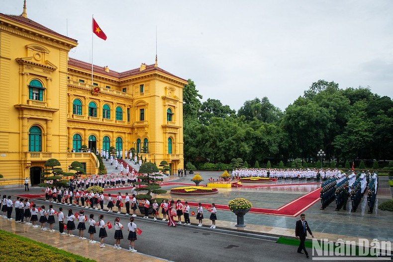 Общий вид церемонии встречи Президента Тимора-Лешти Жозе Рамуша-Орты. Общий вид церемонии встречи Президента Тимора-Лешти Жозе Рамуша-Орты.
