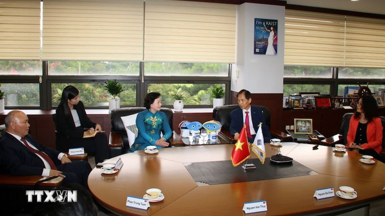 Делегация проводит рабочую встречу с руководителями KAIST. Фото: ВИА Делегация проводит рабочую встречу с руководителями KAIST. Фото: ВИА