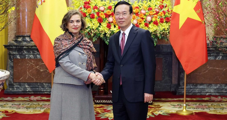 Президент Во Ван Тхыонг и Посол Испании Кармен Кано де Ласала. Фото: ВИА Президент Во Ван Тхыонг и Посол Испании Кармен Кано де Ласала. Фото: ВИА