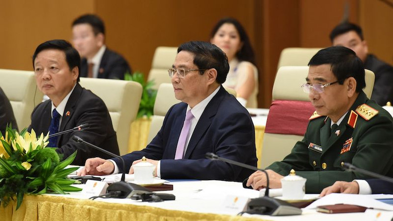 Премьер-министр Фам Минь Тьинь выступает на встрече. Фото: Чан Хай Премьер-министр Фам Минь Тьинь выступает на встрече. Фото: Чан Хай