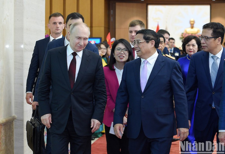 Премьер-министр Фам Минь Тьинь и Президент Путин. Фото: Чан Хай Премьер-министр Фам Минь Тьинь и Президент Путин. Фото: Чан Хай