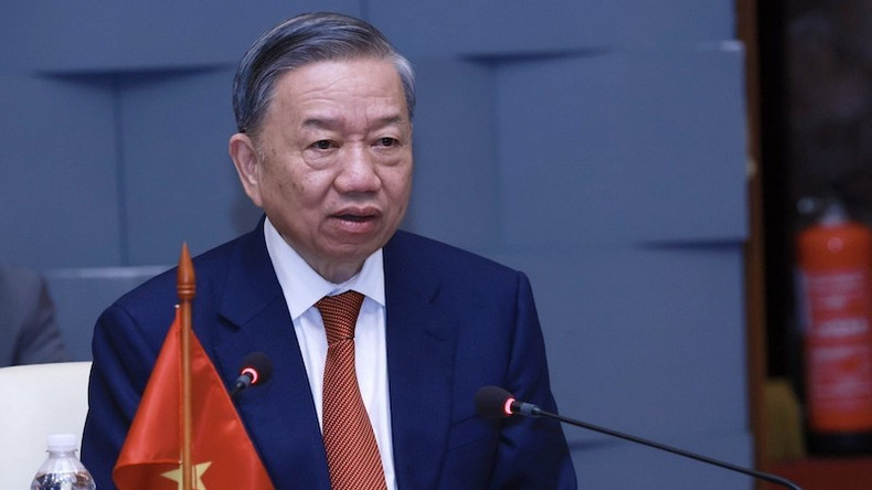 Генеральный секретарь ЦК КПВ, Президент То Лам выступает на переговорах. Фото: ВИА Генеральный секретарь ЦК КПВ, Президент То Лам выступает на переговорах. Фото: ВИА