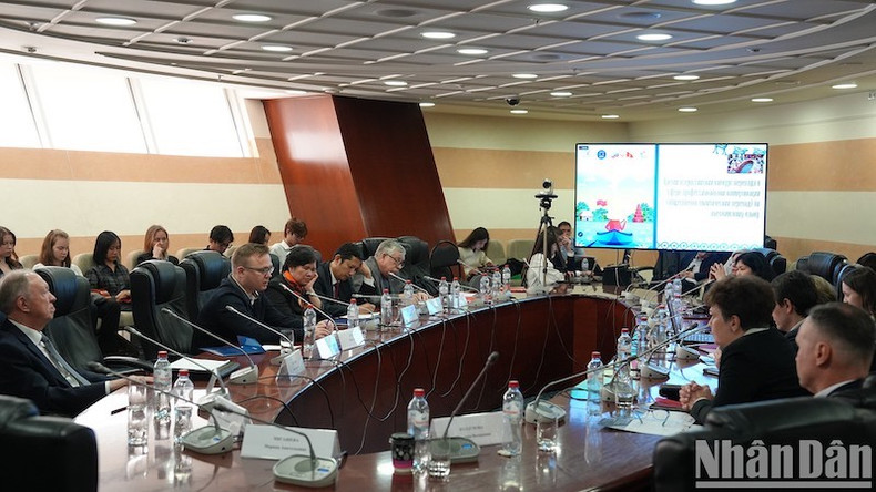 Общий вид круглого стола. Фото: Суан Хынг Общий вид круглого стола. Фото: Суан Хынг