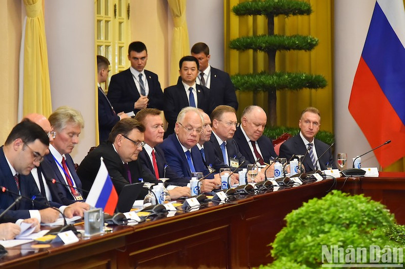 Высокопоставленная делегация России на переговорах. Высокопоставленная делегация России на переговорах.