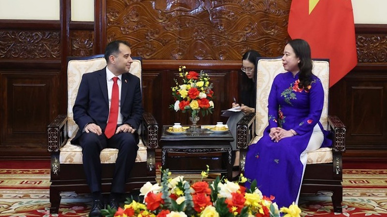 И.о. Президента Во Тхи Ань Суан и Посол Турции Корхан Кемик. Фото: ВИА И.о. Президента Во Тхи Ань Суан и Посол Турции Корхан Кемик. Фото: ВИА