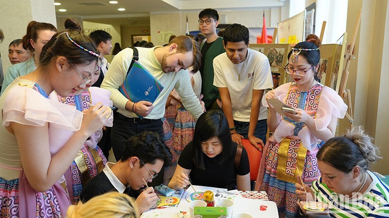 Мероприятие привлекло участие большого количества студентов Вьетнама, России и других стран, обучающихся в Москве. Мероприятие привлекло участие большого количества студентов Вьетнама, России и других стран, обучающихся в Москве.