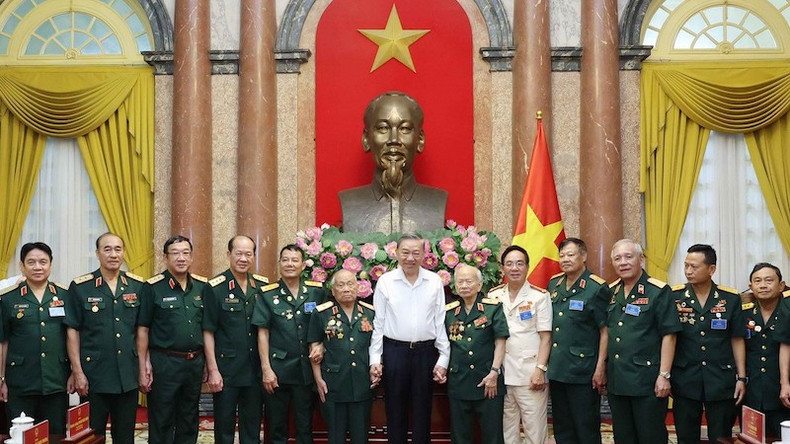 Президент То Лам и делегаты на встрече. Фото: ВИА Президент То Лам и делегаты на встрече. Фото: ВИА